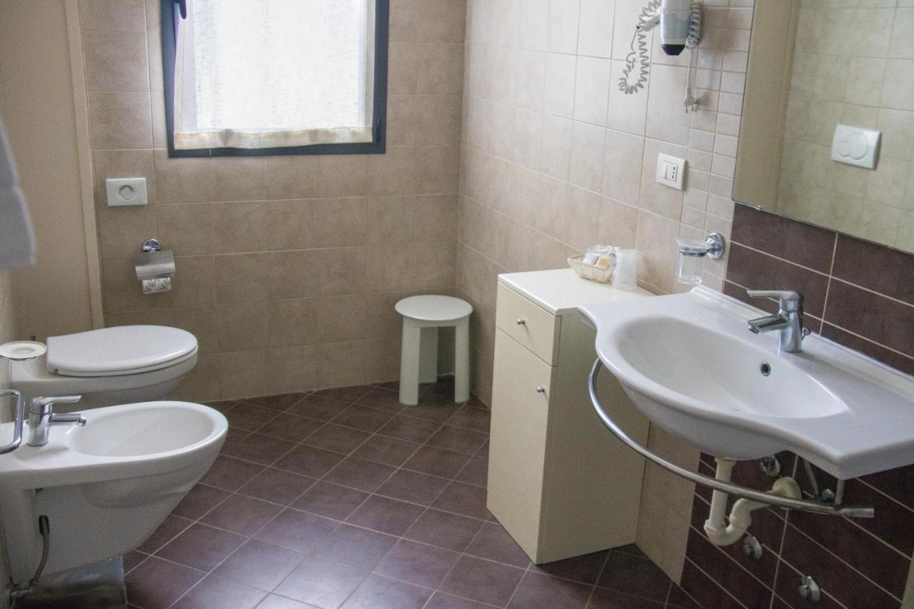 Renzo Hotel Чезенатико Экстерьер фото