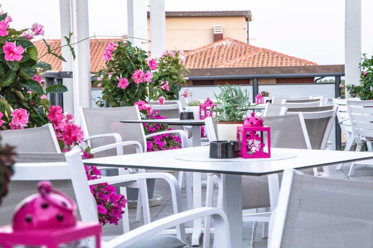 Renzo Hotel Чезенатико Экстерьер фото