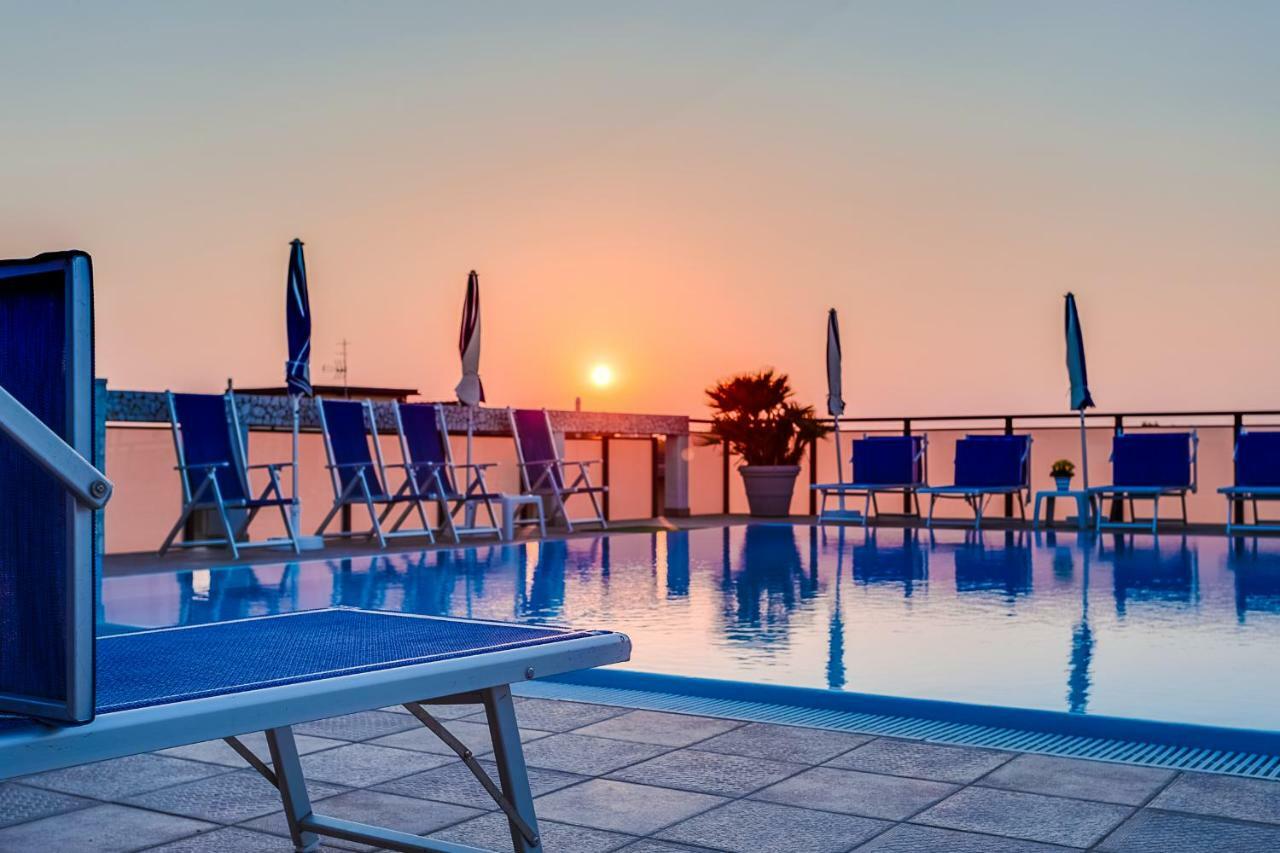 Renzo Hotel Чезенатико Экстерьер фото